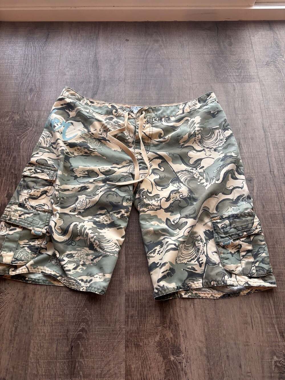 Roxy Vintage Green Camo Wave Cargo Board Shorts Size 7